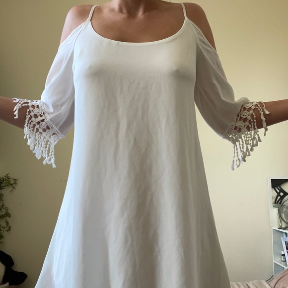White simple boho cold shoulder dress - Picture 2 of 4